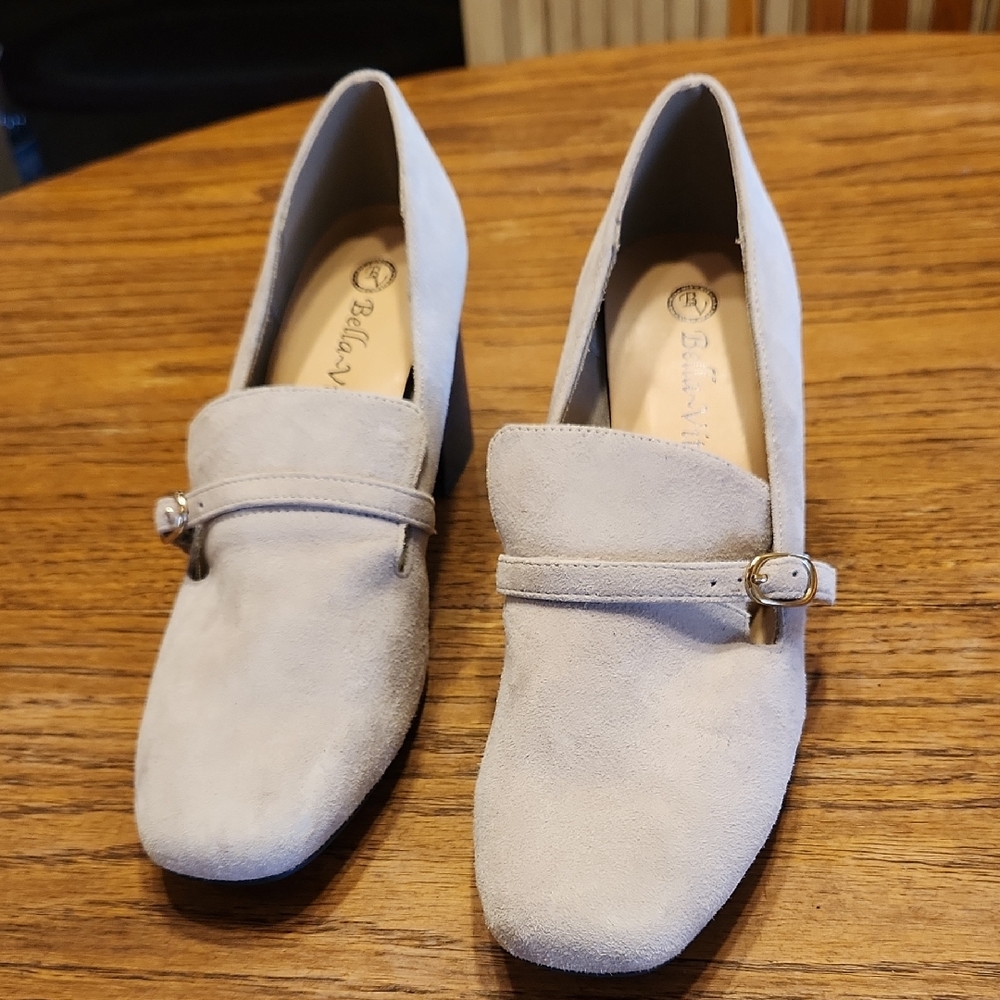 Bella Vita Ashton Block Heel Buckle Strap Pump Light Gray Size 8.5